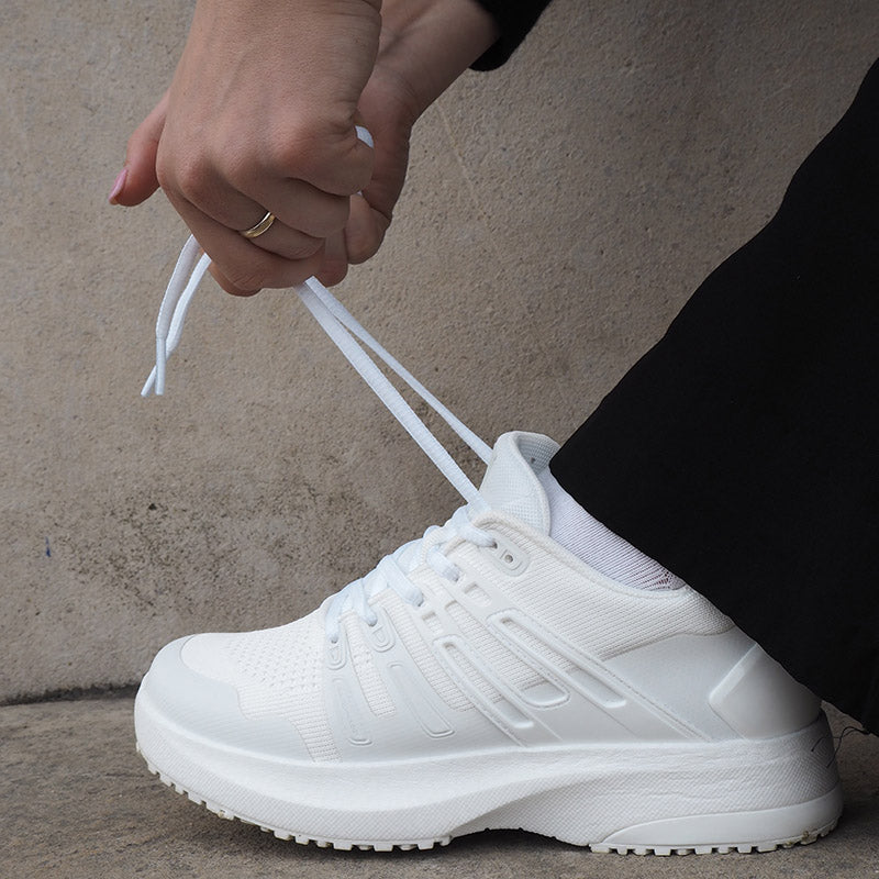 Gaitline skoen Advance Lite i fargen White/White/White på fot